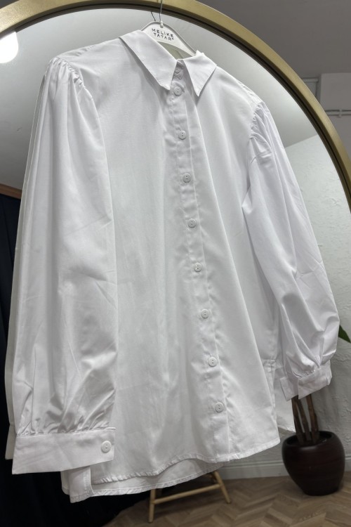 Düğmeli Beyaz Gömlek Beyaz