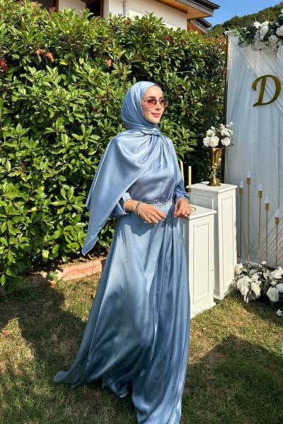 Elise Omuzdan Pileli Kemerli Saten Elbise Mavi