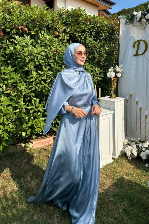 Elise Omuzdan Pileli Kemerli Saten Elbise Mavi