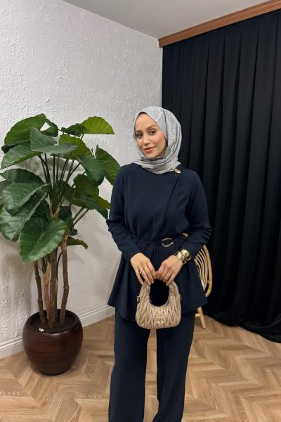 Esil Broş Detaylı Tensel Takım Lacivert