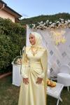 Fiorelle Bel Pileli Broşlu Elbise Sarı