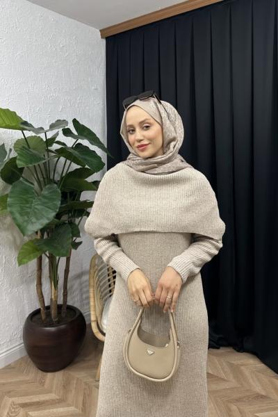 Vektor Pelerinli Triko Elbise Bej