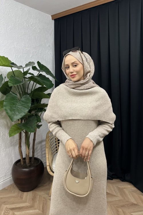 Vektor Pelerinli Triko Elbise Bej